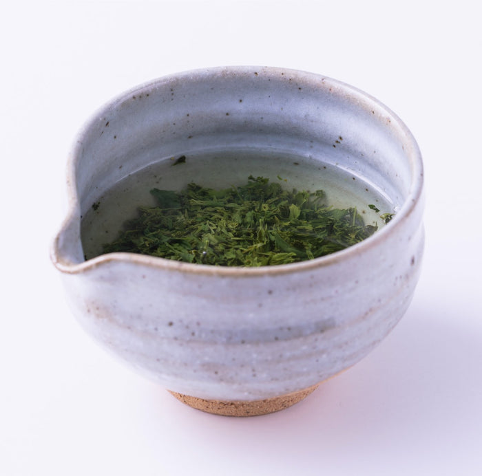 片くちで、煎茶を楽しむ